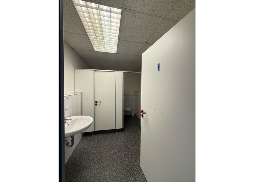 herren-toiletten-bueroflaechen-obergeschoss-industriegebiet-wallersheim-koblenz-zu-vermieten