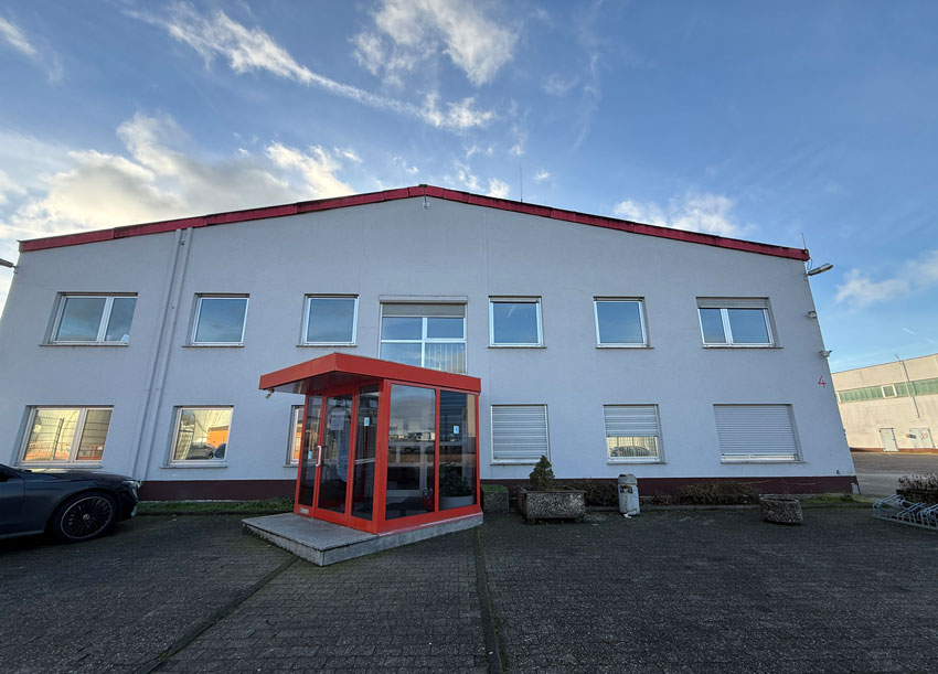 gebaeudefassade-bueroflaechen-obergeschoss-industriegebiet-wallersheim-koblenz-zu-vermieten